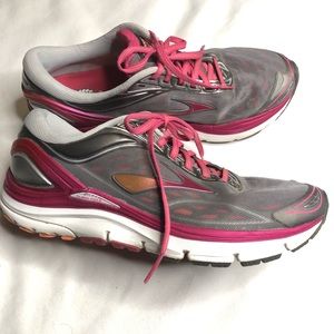 Brooks Transcend 3 running sneakers shoes pink and gray